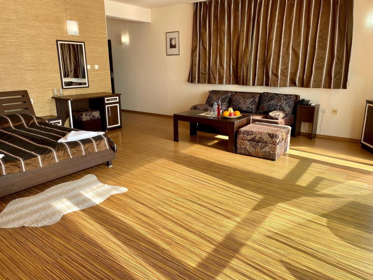 At The American'S Hotel Pomorie Ngoại thất bức ảnh